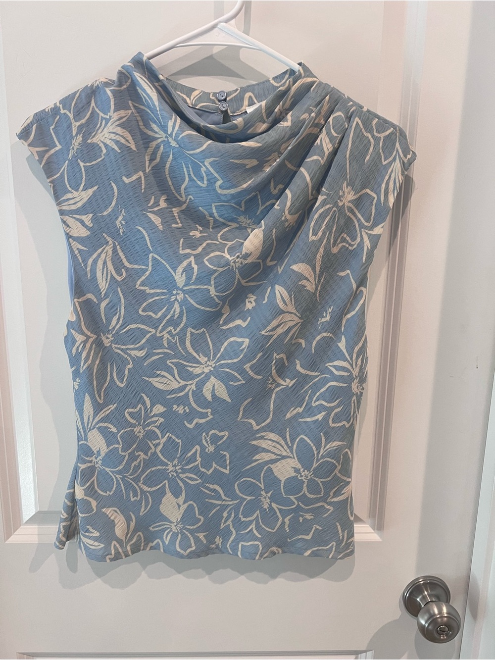 Astr the Label Blue Floral Top Size Small